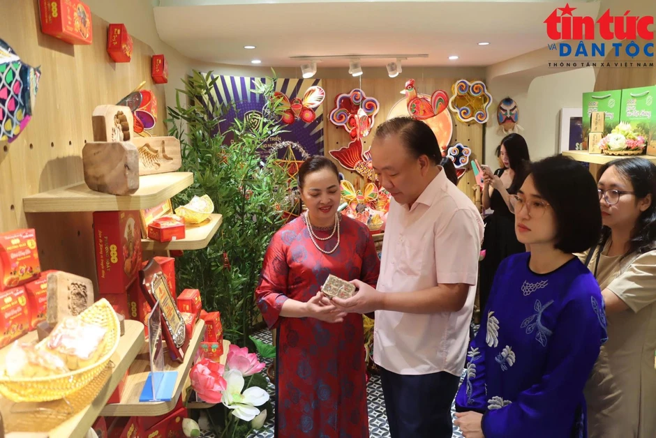 'Rằm rộ phố cổ – Hà Nội trong tôi' mở cửa đón khách tham quan, mua sắm 'Rằm rộ phố cổ – Hà Nội trong tôi' mở cửa đón khách tham quan, mua sắm