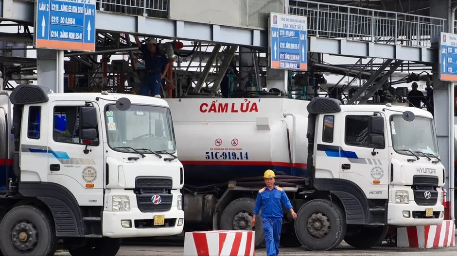 Rủi ro đứt gãy nguồn cung xăng dầu vì hợp đồng mua bán tương lai Rủi ro đứt gãy nguồn cung xăng dầu vì hợp đồng mua bán tương lai