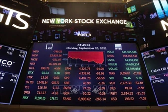 S&P 500 và Dow Jones giảm điểm sau quyết định của Fed