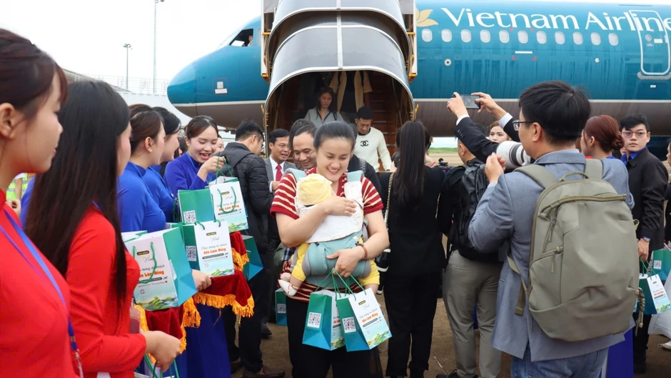 Sân bay Liên Khương chính thức hoạt động trở lại Sân bay Liên Khương chính thức hoạt động trở lại