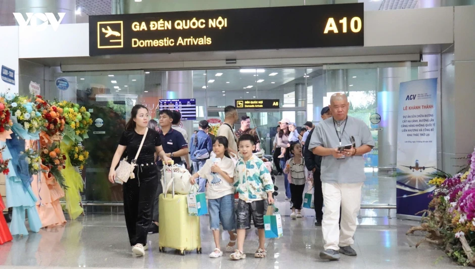 Sân bay Liên Khương chính thức hoạt động trở lại Sân bay Liên Khương chính thức hoạt động trở lại