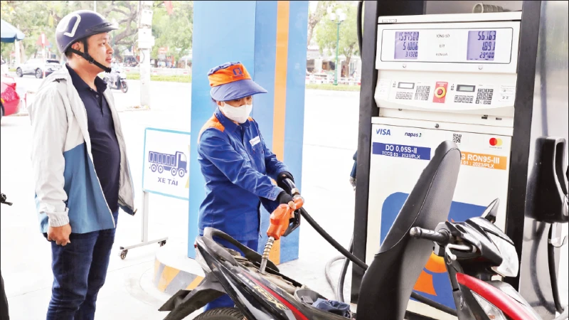 Sẵn sàng bán xăng E10 trên toàn quốc Sẵn sàng bán xăng E10 trên toàn quốc