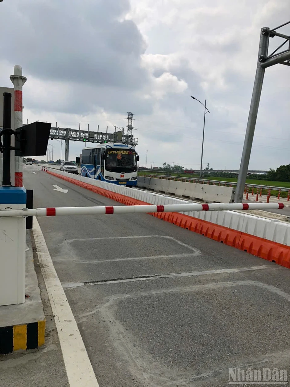 Sau 2 tháng triển khai, thu phí ETC trên 5 tuyến cao tốc vận hành thông suốt Sau 2 tháng triển khai, thu phí ETC trên 5 tuyến cao tốc vận hành thông suốt