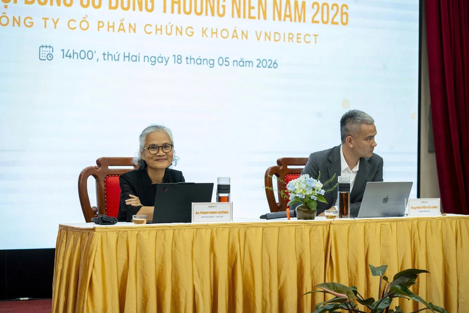 Sếp VNDirect nói từng 'rất ngây thơ' khi nghĩ tiền có thể mua đội ngũ giỏi Sếp VNDirect nói từng 'rất ngây thơ' khi nghĩ tiền có thể mua đội ngũ giỏi