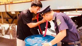 Siết chặt kiểm soát biên giới, phát hiện nhiều vụ vận chuyển trái phép xăng dầu và hàng cấm qua cửa khẩu Lao Bảo