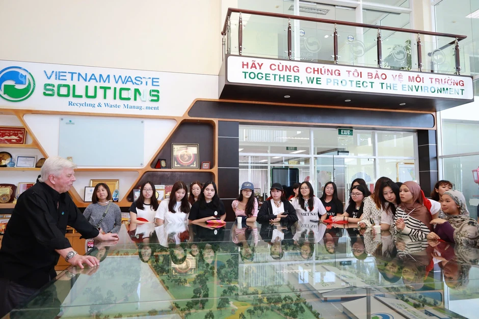 Sinh viên Singapore bất ngờ với dự án đốt phát điện quy mô tại Đa Phước Sinh viên Singapore bất ngờ với dự án đốt phát điện quy mô tại Đa Phước