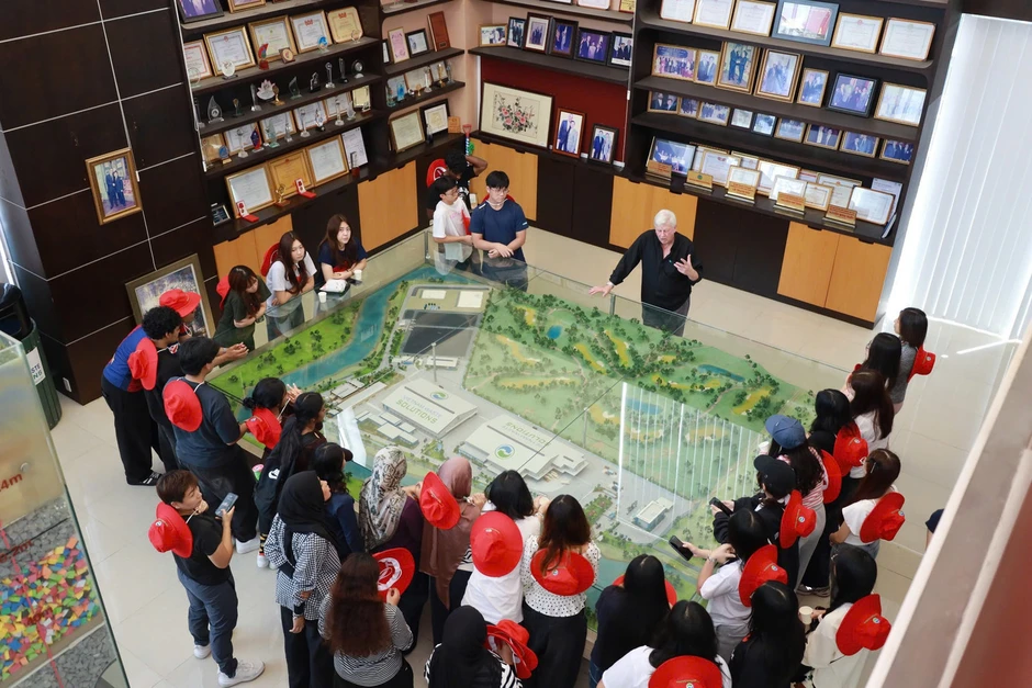 Sinh viên Singapore bất ngờ với dự án đốt phát điện quy mô tại Đa Phước Sinh viên Singapore bất ngờ với dự án đốt phát điện quy mô tại Đa Phước