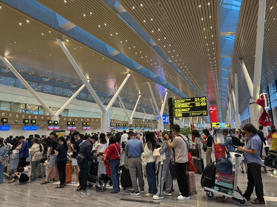 Sơ bộ 19 chuyến bay bị ảnh hưởng tại sân bay Tân Sơn Nhất do xuất hiện UAV Sơ bộ 19 chuyến bay bị ảnh hưởng tại sân bay Tân Sơn Nhất do xuất hiện UAV