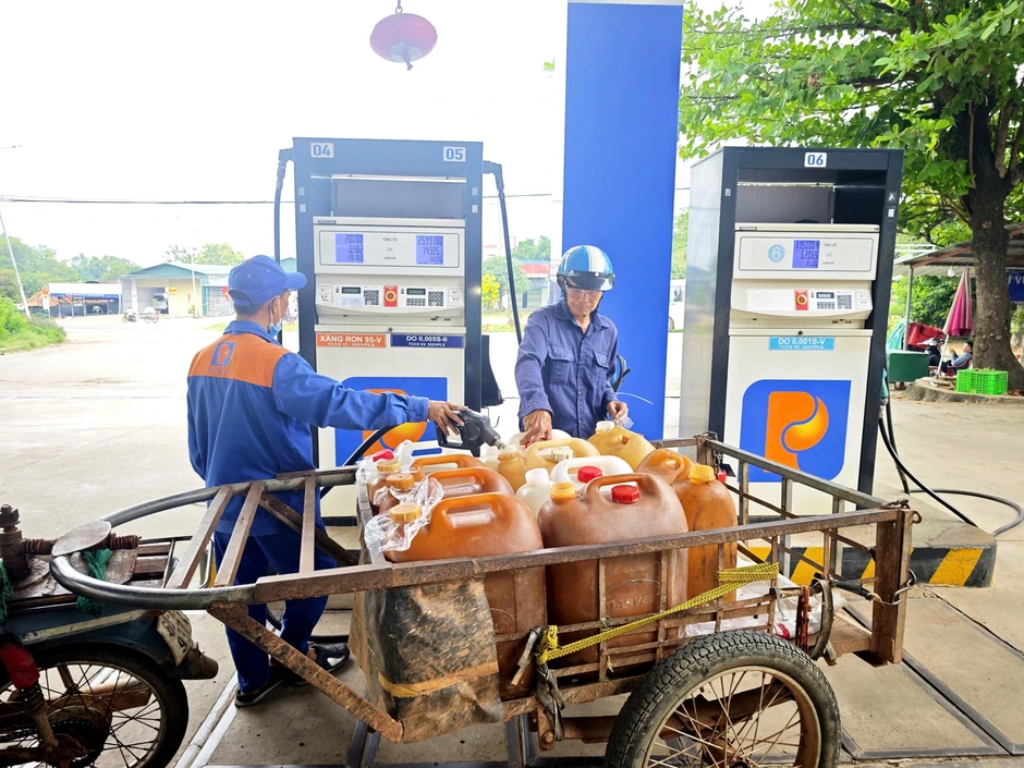 Sở Công thương TP.HCM họp khẩn với doanh nghiệp xăng dầu, khí, điện Sở Công thương TP.HCM họp khẩn với doanh nghiệp xăng dầu, khí, điện