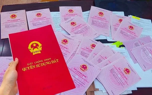 Sổ đỏ điện tử đã hiển thị trên VNeID của nhiều người dân Sổ đỏ điện tử đã hiển thị trên VNeID của nhiều người dân