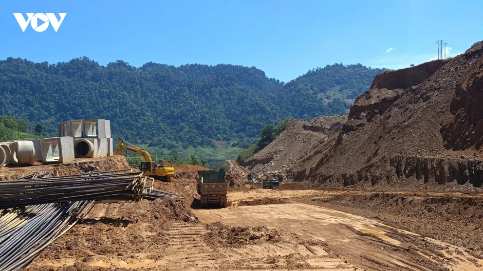 Sơn La gỡ điểm nghẽn, đẩy mạnh thu hút đầu tư để thúc đẩy tăng trưởng kinh tế Sơn La gỡ điểm nghẽn, đẩy mạnh thu hút đầu tư để thúc đẩy tăng trưởng kinh tế