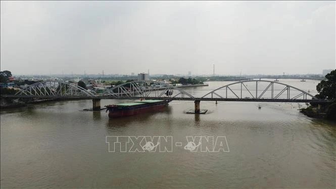 Sửa chữa khẩn cấp đường sắt qua cầu Ghềnh Sửa chữa khẩn cấp đường sắt qua cầu Ghềnh