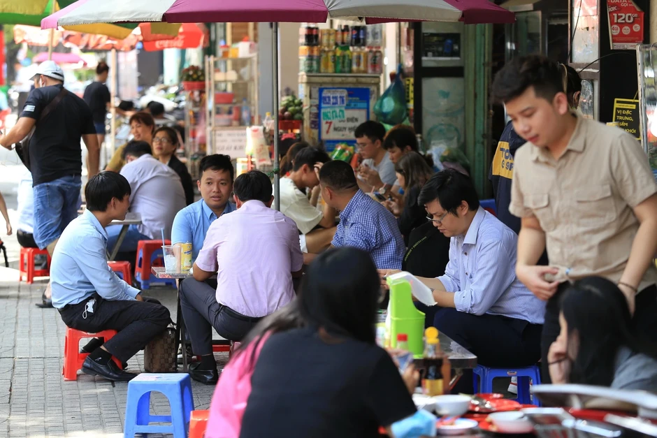 Suất ăn văn phòng 50.000 - 80.000 đồng/ngày, sao quy định tiền ăn trưa 1,2 triệu/tháng? Suất ăn văn phòng 50.000 - 80.000 đồng/ngày, sao quy định tiền ăn trưa 1,2 triệu/tháng?
