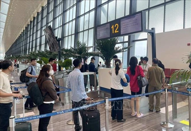 Tân Sơn Nhất tạm dừng nhiều chuyến bay do phát hiện UAV