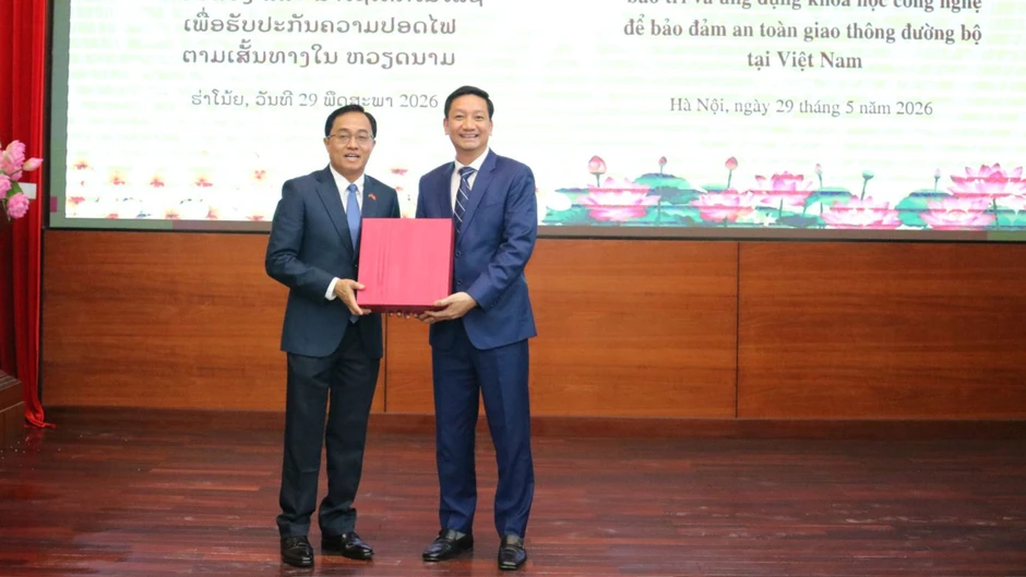 Tăng cường hợp tác Việt Nam-Lào trong quản lý hạ tầng giao thông và chuyển đổi số Tăng cường hợp tác Việt Nam-Lào trong quản lý hạ tầng giao thông và chuyển đổi số
