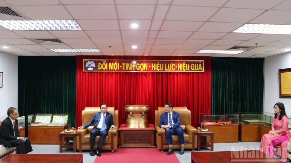 Tăng cường hợp tác Việt Nam-Lào trong quản lý hạ tầng giao thông và chuyển đổi số Tăng cường hợp tác Việt Nam-Lào trong quản lý hạ tầng giao thông và chuyển đổi số
