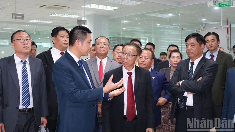 Tăng cường hợp tác Việt Nam-Lào trong quản lý hạ tầng giao thông và chuyển đổi số Tăng cường hợp tác Việt Nam-Lào trong quản lý hạ tầng giao thông và chuyển đổi số