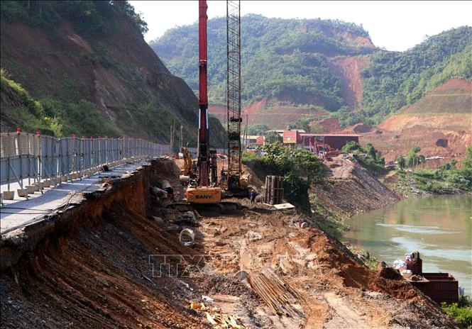 Tăng tốc các dự án giao thông, phòng chống sạt lở trước mùa mưa bão Tăng tốc các dự án giao thông, phòng chống sạt lở trước mùa mưa bão