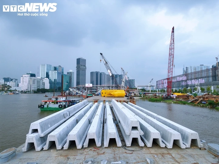 Tăng tốc thi công cầu đi bộ nghìn tỷ vượt sông Sài Gòn Tăng tốc thi công cầu đi bộ nghìn tỷ vượt sông Sài Gòn