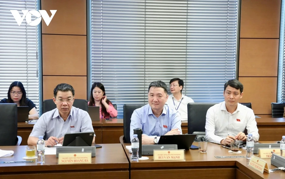 Tăng trưởng 10%: Giải bài toán "đói vốn" và nâng chất lượng cán bộ cơ sở Tăng trưởng 10%: Giải bài toán "đói vốn" và nâng chất lượng cán bộ cơ sở