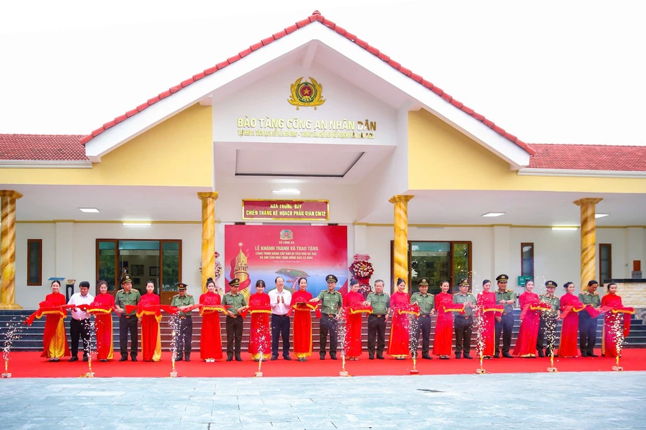 Tập đoàn Đèo Cả đồng hành cùng Bộ Công an kiến tạo những công trình nhân văn tại Tây Nam Bộ Tập đoàn Đèo Cả đồng hành cùng Bộ Công an kiến tạo những công trình nhân văn tại Tây Nam Bộ