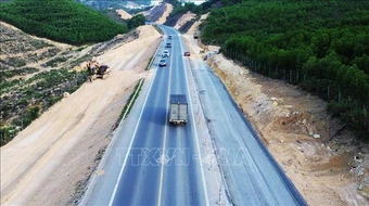 Tập trung tối đa mở rộng cao tốc Cam Lộ - La Sơn trước mùa mưa lũ