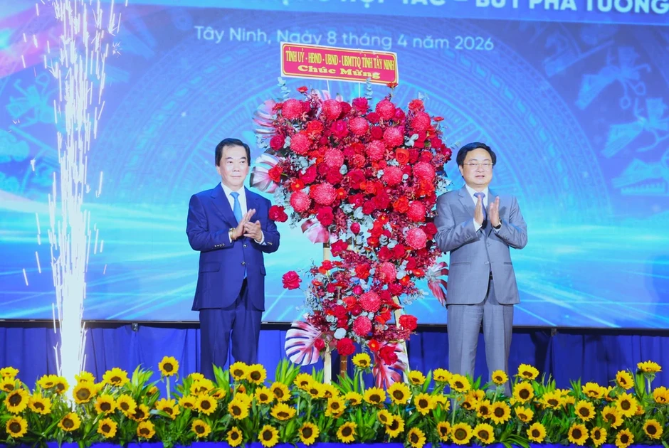Tây Ninh trao quyết định đầu tư 3 khu công nghiệp, tăng tốc thu hút doanh nghiệp Tây Ninh trao quyết định đầu tư 3 khu công nghiệp, tăng tốc thu hút doanh nghiệp