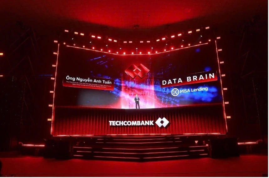 Techcombank kiến tạo vị thế dẫn dắt ngành thông qua dữ liệu và AI Techcombank kiến tạo vị thế dẫn dắt ngành thông qua dữ liệu và AI