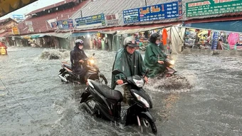 Thành phố Hồ Chí Minh tập trung xử lý 34 tuyến đường ngập nặng do mưa và triều cường