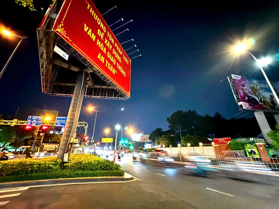 Thành phố Hồ Chí Minh: Tiêu thụ điện lập kỷ lục, ngành điện vận động khách hàng tiết kiệm điện