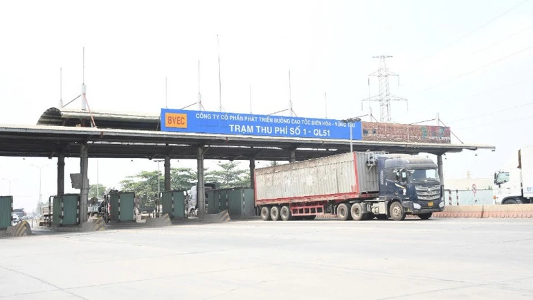 Tháo dỡ 2 trạm thu phí bỏ hoang trên Quốc lộ 51 Tháo dỡ 2 trạm thu phí bỏ hoang trên Quốc lộ 51