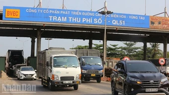 Tháo dỡ 2 trạm thu phí bỏ hoang trên Quốc lộ 51