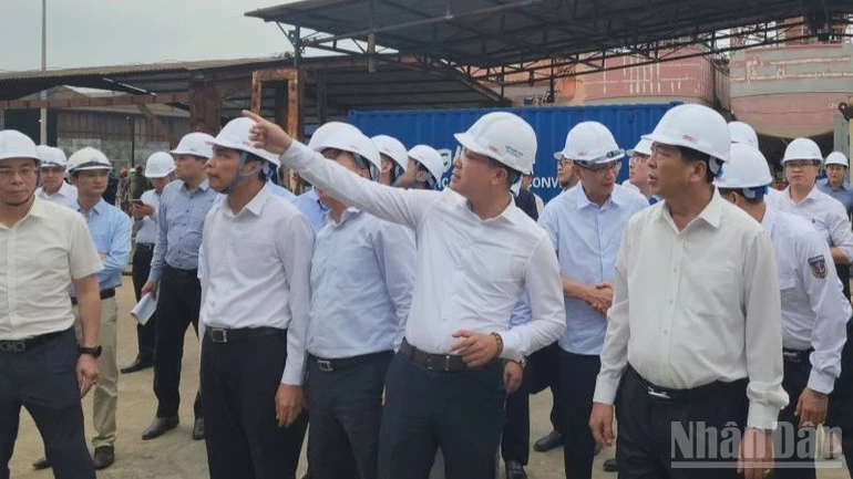 Tháo gỡ khó khăn, hỗ trợ thiết thực cho các đơn vị ngành đóng tàu Tháo gỡ khó khăn, hỗ trợ thiết thực cho các đơn vị ngành đóng tàu