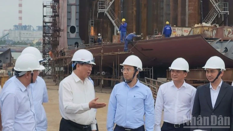 Tháo gỡ khó khăn, hỗ trợ thiết thực cho các đơn vị ngành đóng tàu Tháo gỡ khó khăn, hỗ trợ thiết thực cho các đơn vị ngành đóng tàu