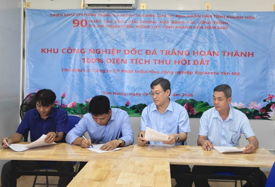 Tháo gỡ "điểm nghẽn" mặt bằng ở Khánh Hòa trong những ngày cao điểm Tháo gỡ "điểm nghẽn" mặt bằng ở Khánh Hòa trong những ngày cao điểm