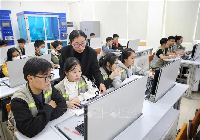 Theo dòng thời sự: Khát vọng hùng cường và bản lĩnh đổi mới Theo dòng thời sự: Khát vọng hùng cường và bản lĩnh đổi mới
