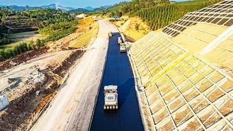 Thi công nước rút tuyến cao tốc Đồng Đăng-Trà Lĩnh