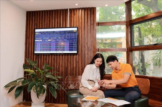 Thị trường chứng khoán ngày 13/8: Áp lực bán gia tăng, VN-Index mất gần 28 điểm Thị trường chứng khoán ngày 13/8: Áp lực bán gia tăng, VN-Index mất gần 28 điểm