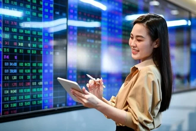 Thị trường chứng khoán tái định giá, dòng tiền có dấu hiệu dịch chuyển Thị trường chứng khoán tái định giá, dòng tiền có dấu hiệu dịch chuyển