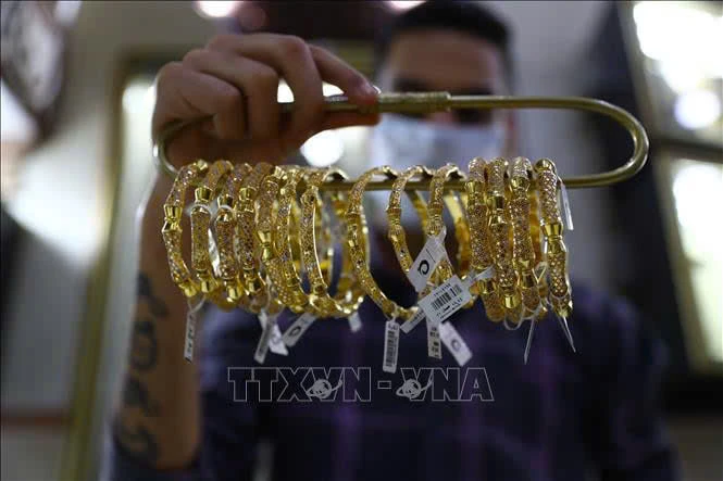 Thị trường vàng sáng 1/8: Giá trong nước 'đứng yên’ dù vàng thế giới ‘lao dốc’ Thị trường vàng sáng 1/8: Giá trong nước 'đứng yên’ dù vàng thế giới ‘lao dốc’