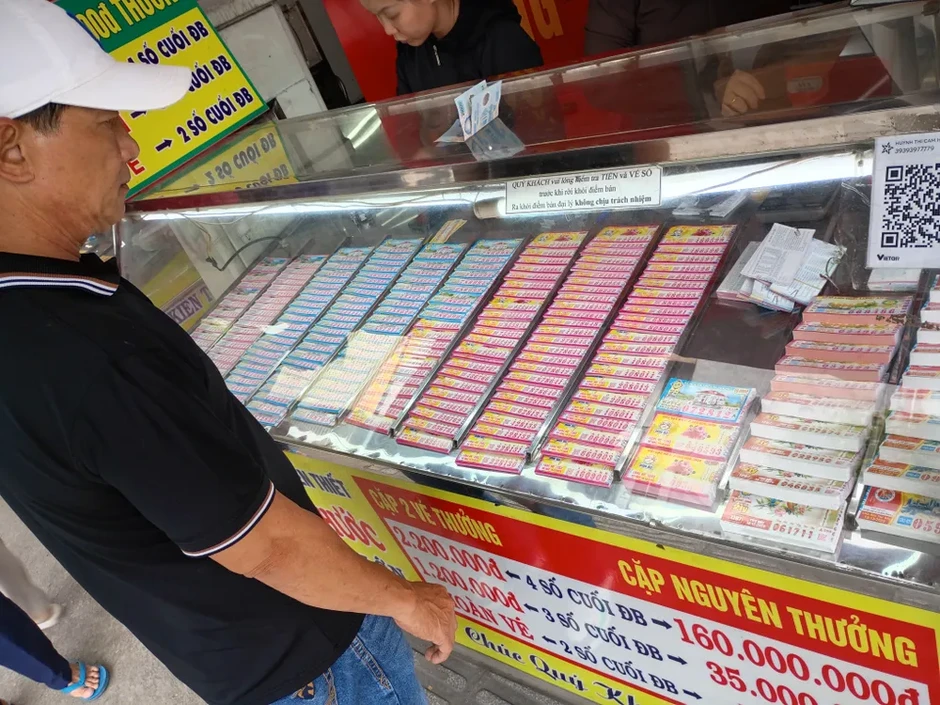 Thị trường vé số miền Nam: Từ “vòng xoay” nghiệt ngã đến trách nhiệm và sự thấu cảm Thị trường vé số miền Nam: Từ “vòng xoay” nghiệt ngã đến trách nhiệm và sự thấu cảm