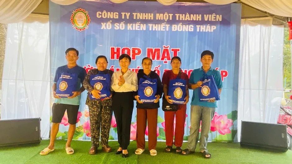 Thị trường vé số miền Nam: Từ “vòng xoay” nghiệt ngã đến trách nhiệm và sự thấu cảm Thị trường vé số miền Nam: Từ “vòng xoay” nghiệt ngã đến trách nhiệm và sự thấu cảm