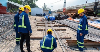 Thiếu cát, dự án mở rộng cao tốc đi miền Tây gặp áp lực tiến độ