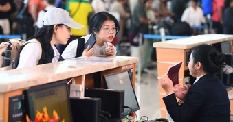 Thiếu hụt xăng dầu hàng không từ tháng 4, vé máy bay hè có tăng vọt?