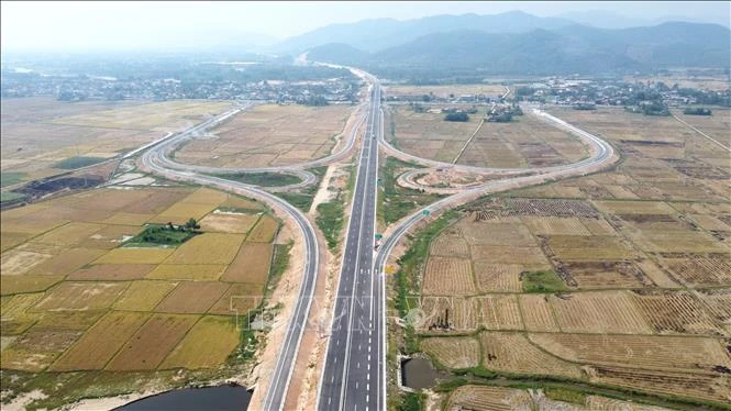 Thông xe toàn tuyến cao tốc Bắc - Nam qua địa bàn Đắk Lắk Thông xe toàn tuyến cao tốc Bắc - Nam qua địa bàn Đắk Lắk