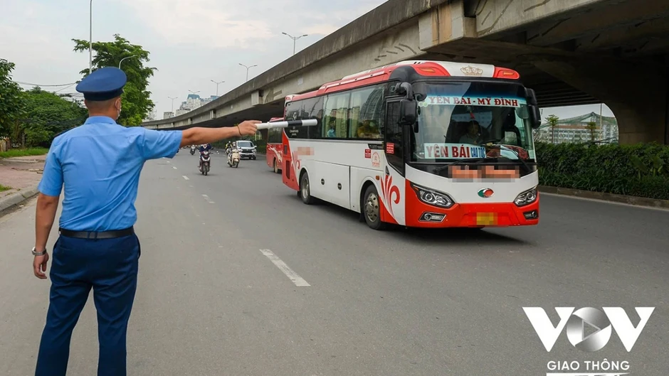 Thu hồi giấy phép kinh doanh để ngăn xe hợp đồng trá hình Thu hồi giấy phép kinh doanh để ngăn xe hợp đồng trá hình
