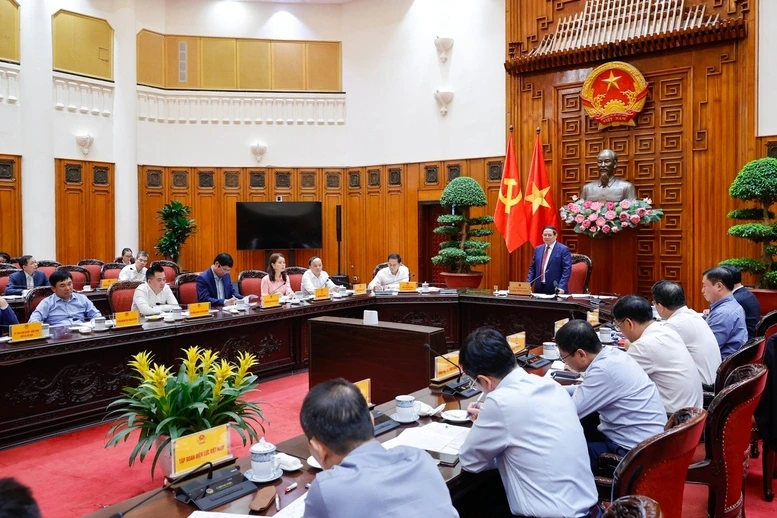 Thủ tướng: Giá xăng dầu được kiểm soát, bám sát giá thế giới Thủ tướng: Giá xăng dầu được kiểm soát, bám sát giá thế giới