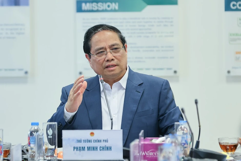 Thủ tướng làm việc tại Nhà máy Lọc hóa dầu Nghi Sơn, khảo sát địa điểm xây kho dầu chiến lược