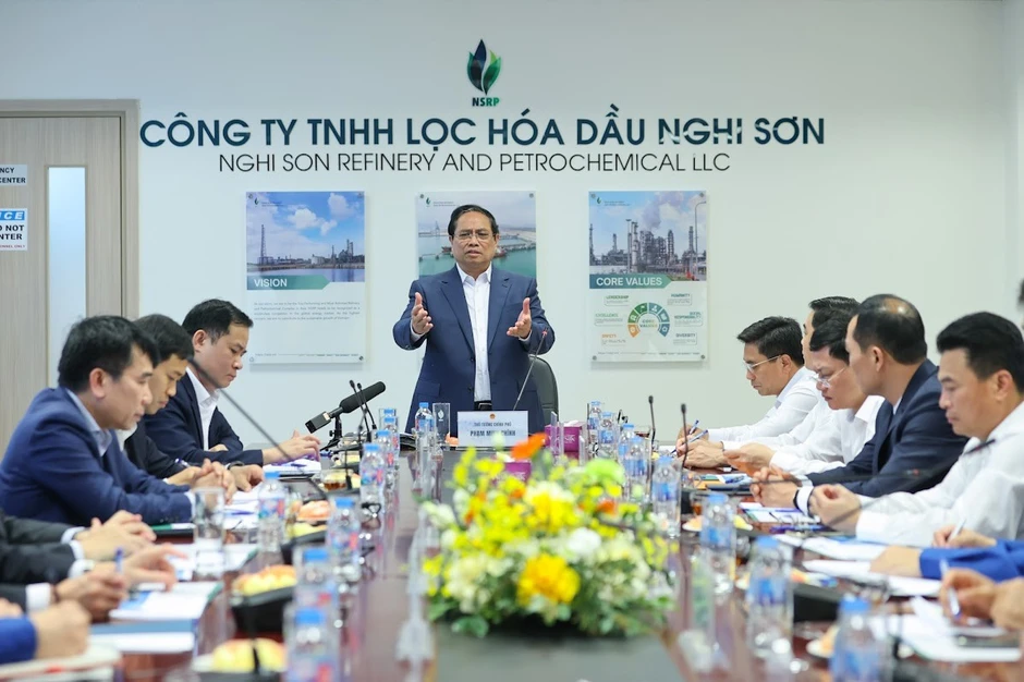 Thủ tướng làm việc tại Nhà máy Lọc hóa dầu Nghi Sơn, khảo sát địa điểm xây kho dầu chiến lược