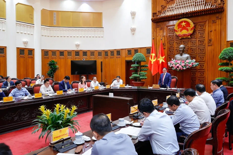 Thủ tướng: Xăng dầu và năng lượng cho sản xuất, tiêu dùng được bảo đảm Thủ tướng: Xăng dầu và năng lượng cho sản xuất, tiêu dùng được bảo đảm